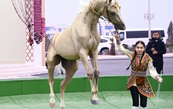 Leyla Əliyeva Türkmənistan milli mətbəxinə həsr olunan sərgidə iştirak edib