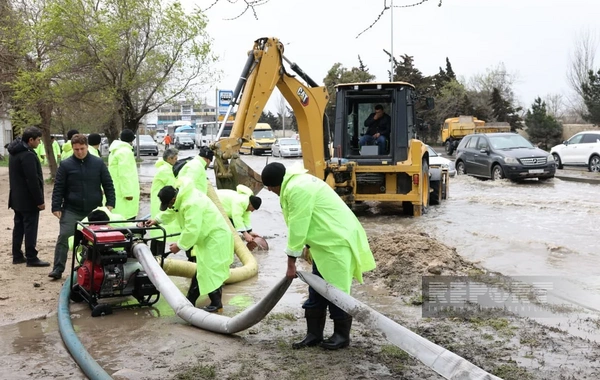 Zabratda yağışın fəsadları aradan qaldırılır