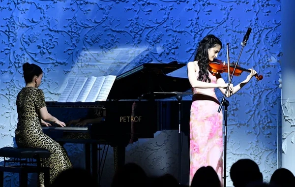 Leyla Əliyeva və Alyona Əliyeva Müstəqillik Gününə həsr olunmuş konserti izləyiblər