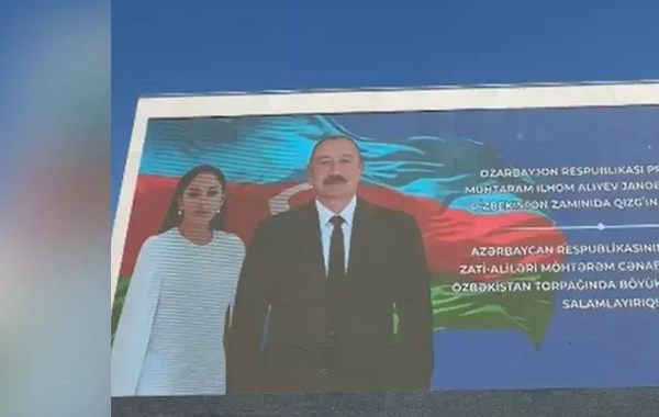 İlham Əliyevin Özbəkistana dövlət səfəri ilə bağlı qarşılanma bannerləri yerləşdirilib