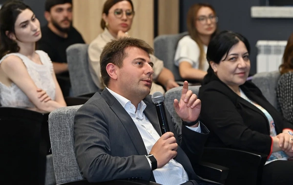 Jurnalistlər üçün "Təhsildə rəqəmsallaşma" mövzusunda ilk təlim keçirilib