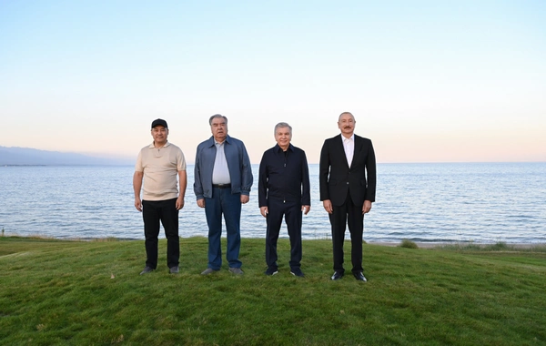 İlham Əliyev Çolpon-Atada üç dövlət başçısı ilə birlikdə Qolf Klubun açılışında iştirak edib