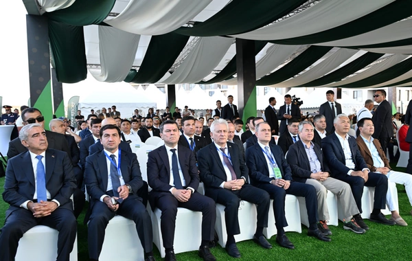İlham Əliyev Çolpon-Atada üç dövlət başçısı ilə birlikdə Qolf Klubun açılışında iştirak edib