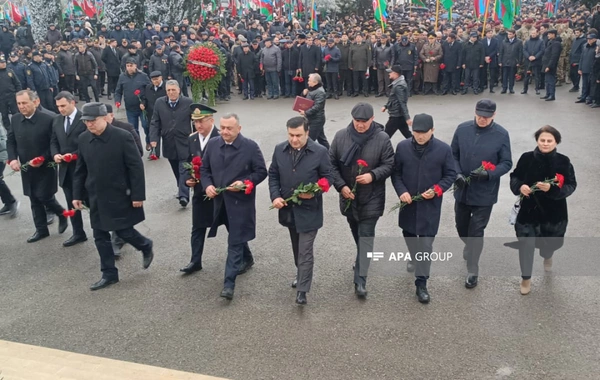 Türkiyə Prezidentinin oğlu Bilal Ərdoğan Gəncədə Şəhidlər xiyabanını ziyarət edib