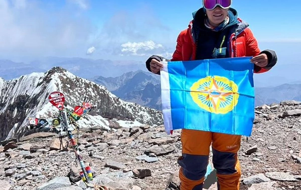 FHN-in əməkdaşı Akonkaqua zirvəsini fəth edib