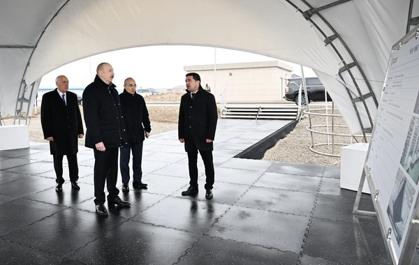 İlham Əliyev Sumqayıt Sənaye Parkında polipropilen və laminatlı kisə istehsalı müəssisəsinin təməlini qoyub