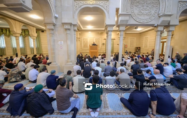 Əjdərbəy məscidində bayram namazı qılındı