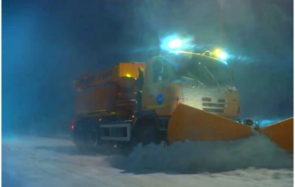 AAYDA: Gecə və səhər yollar qardan və buzdan təmizlənib