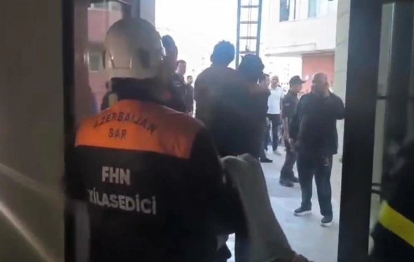Yasamalda çoxmərtəbəli binada yanğın: Polis və xilasedicilər səfərbər oldu
