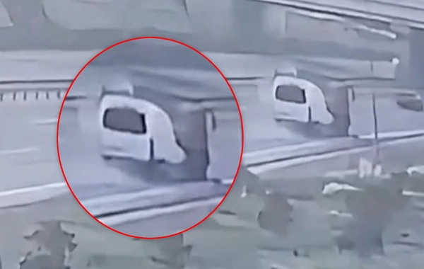 Dairəvi yolda ağır QƏZA: Mercedes yük maşını ilə TOQQUŞDU