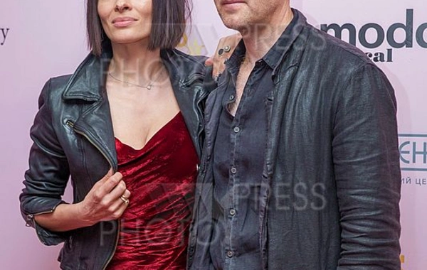 Evli iş adamı ilə eşq yaşayan və hazırda ektrasens olan MÜĞƏNNİNİN HEKAYƏSİ