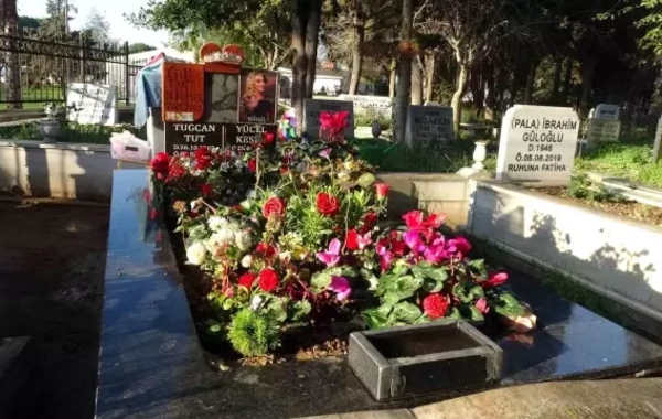 Qızı tərəfindən öldürülən müğənninin məzarından FOTOLAR YAYILDI