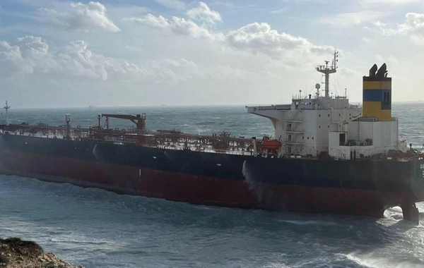Ukrayna tərəfindən vurulan tanker Türkiyə sahillərində saya oturdu