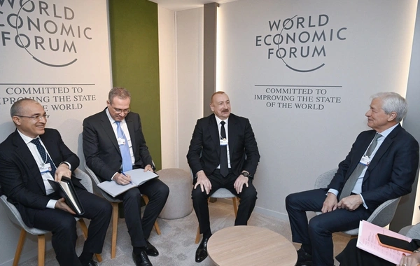 İlham Əliyev Davosda "J.P. Morgan" şirkətinin sədri və baş icraçı direktoru ilə görüşüb