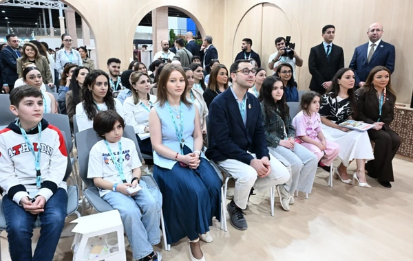 Leyla və Arzu Əliyevalar "Urban Expo" sərgisi ilə tanış olublar