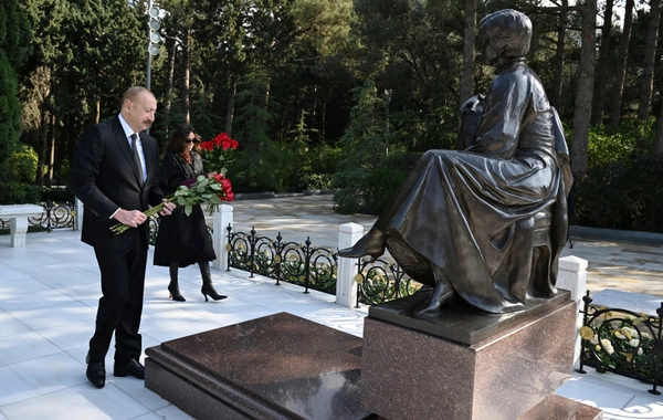 Ilham Aliyev and Mehriban Aliyeva visited the grave of the national leader Heydar Aliyev
