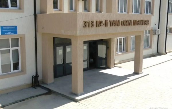 Bakıda məktəb qalmaqalı: Valideynlər övladlarının kənarlaşdırıldığını iddia edirlər