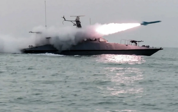 İran Hörmüz boğazında zenit raketini sınaqdan keçirib