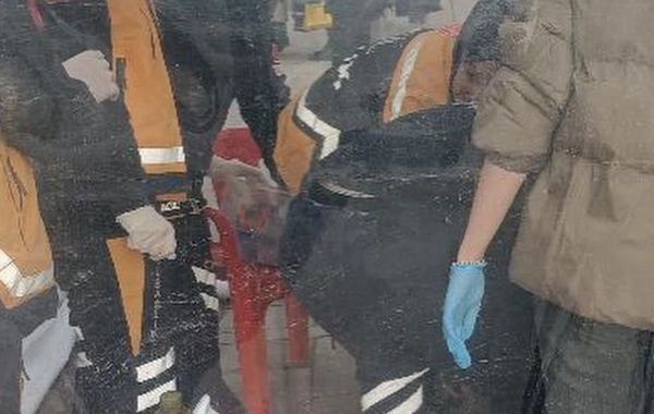 Azərbaycanlı həkim Türkiyədə küçənin ortasında yaralını xilas etdi