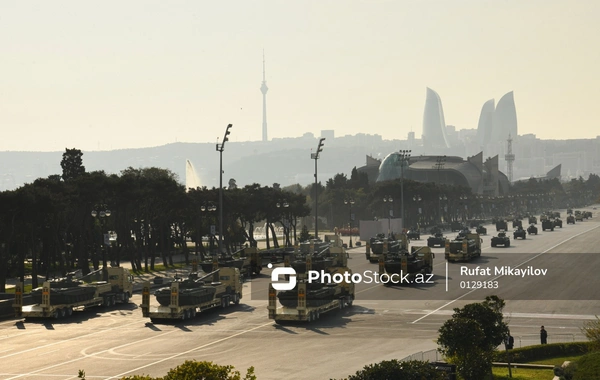 Bakıdakı hərbi paraddan maraqlı FOTOLAR