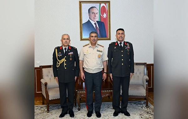 Azərbaycan müdafiə naziri Türkiyənin yeni hərbi attaşesini qəbul edib