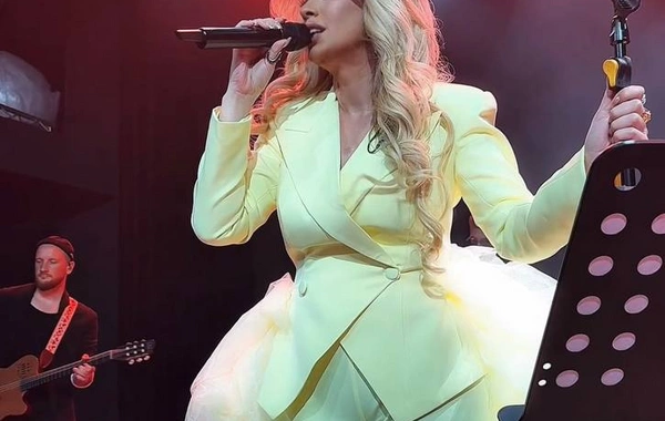 Roza Zərgərli bu qonşu ölkənin üç şəhərində konsert verdi