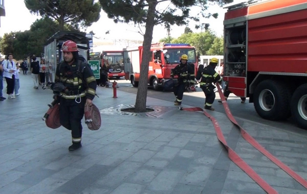 Fövqəladə Hallar Nazirliyi ticarət mərkəzində təlim keçirib