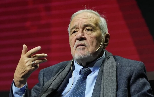 İlber Ortaylı süni tənəffüs aparatına qoşuldu