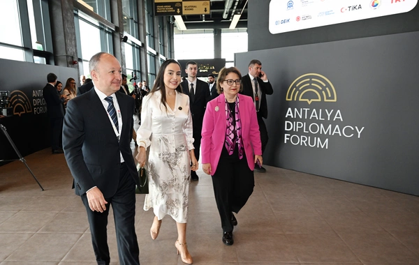 Mehriban Əliyeva Antalyada Fələstinə həsr olunan tədbirdə iştirak edib