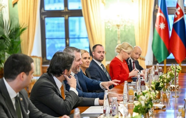 В Братиславе состоялась встреча президентов Азербайджана и Словакии в расширенном составе