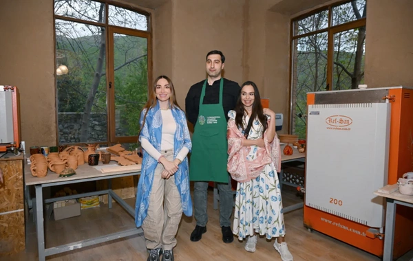 Leyla Əliyeva və Arzu Əliyeva Şəkidə ABAD Keramika və Tətbiqi Sənət Mərkəzi ilə tanış olublar