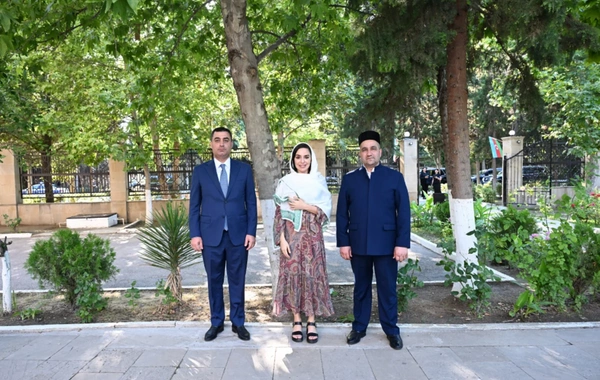 Leyla Əliyeva Yevlaxda Cümə məscidini ziyarət edib