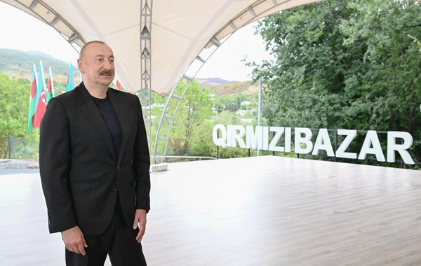 İlham Əliyev Qırmızı Bazar, Hadrut qəsəbələri və Sos kəndinin sakinləri ilə görüşüb
