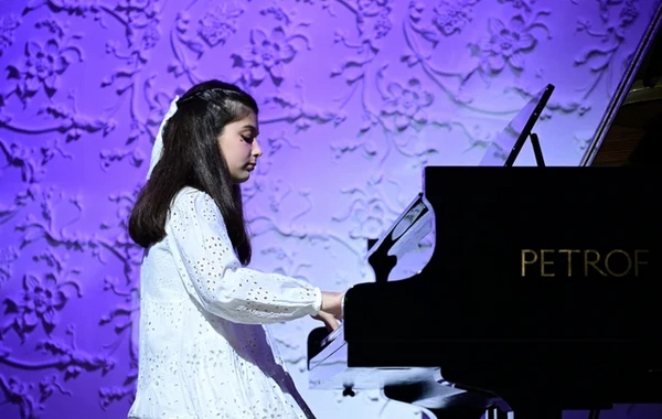 Leyla Əliyeva və Alyona Əliyeva Müstəqillik Gününə həsr olunmuş konserti izləyiblər
