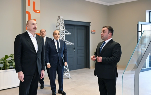 İlham Əliyev Ağdamda metal elektrik dirəklərinin istehsalı müəssisəsinin açılışında iştirak edib