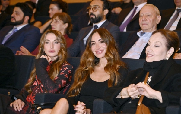 Arzu Əliyeva və Alyona Əliyeva "44" bədii filminin premyerasında iştirak ediblər