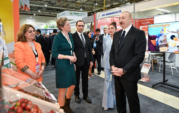 İlham Əliyev 19-cu "Caspian Agro Week" və 31-ci "InterFood Azerbaijan" sərgiləri ilə tanış olub