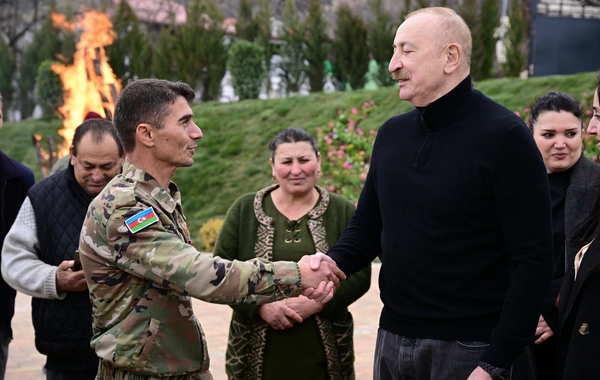 İlham Əliyev Xocavəndin Xanoba kəndində fərdi evlərin və infrastrukturun bərpası sahəsində görülən işlərlə tanış olub