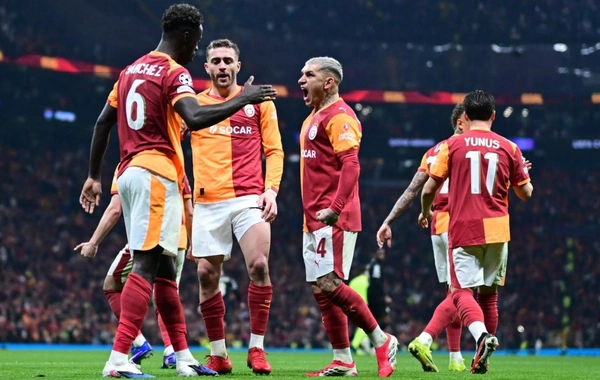 Qalatasaraydan 3 ulduz birdən gedir