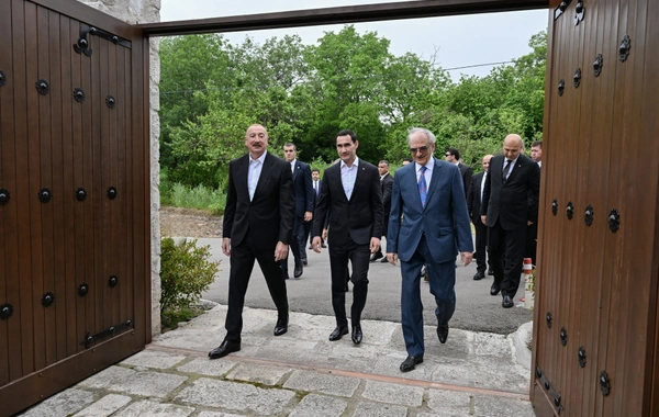 İlham Əliyev və Sərdar Berdiməhəmmədov Şuşada Bülbülün ev-muzeyində olublar