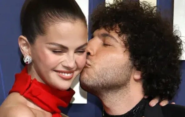 Selena Gomez in fiery Louis Vuitton shines at the "Emmy" with fiance Benny Blanco