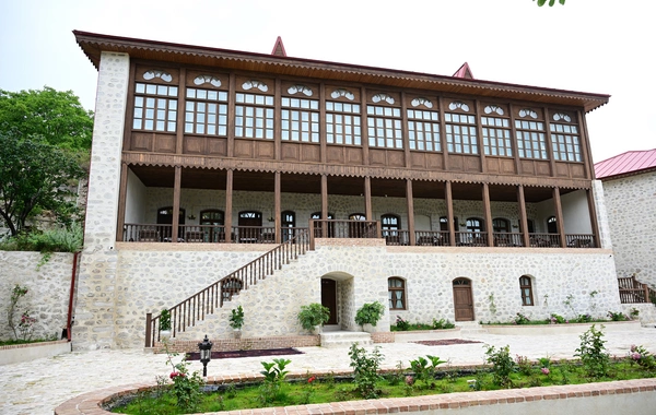 Prezident İlham Əliyev Şuşada "Yasəmən" hotelinin yeni korpusları ilə tanış olub