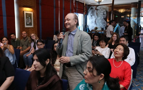 Fuad Muradov Vyetnama səfər edib, Azərbaycan icması ilə görüşüb