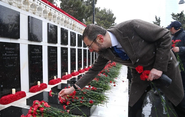 SOCAR kollektivi Şəhidlər xiyabanını ziyarət edib