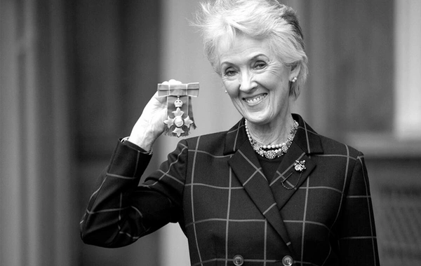 Məşhur britaniyalı yazıçı vəfat edib