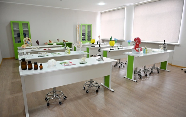 Лейла Алиева и Алена Алиева побывали в центре STEAM и полной средней школе номер 37 в Гяндже