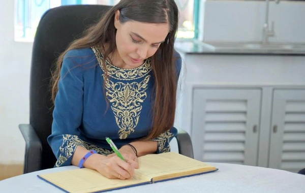 Leyla Əliyeva Nayrobi tam orta məktəbində və tibb mərkəzində olub