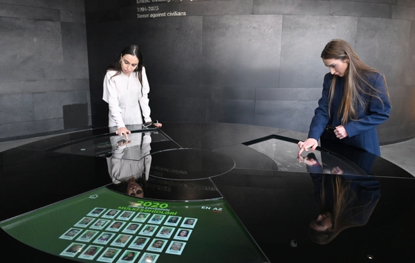 Лейла Алиева и Алена Алиева посетили Гянджинский мемориальный комплекс и семью Национального героя Натигa Гасымова