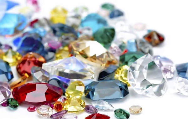 Emal edilməmiş almazların rəy olmadan idxalı və ixracına görə cərimələr son oxunuşda qəbul edilib