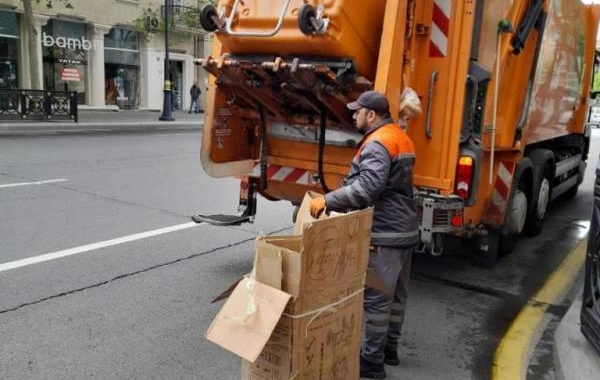 Bayram tədbirlərindən sonra Bakının küçə və parkları tam təmizlənib